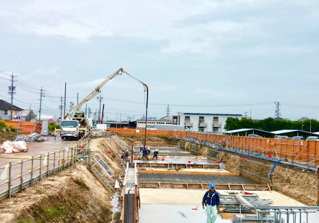 三重県 鈴鹿市 建設会社 土木 土木工事 造成工事 道路工事 宅地造成 河川工事 堰堤工事 舗装工事 排水路工事 擁壁工事 整地 重機