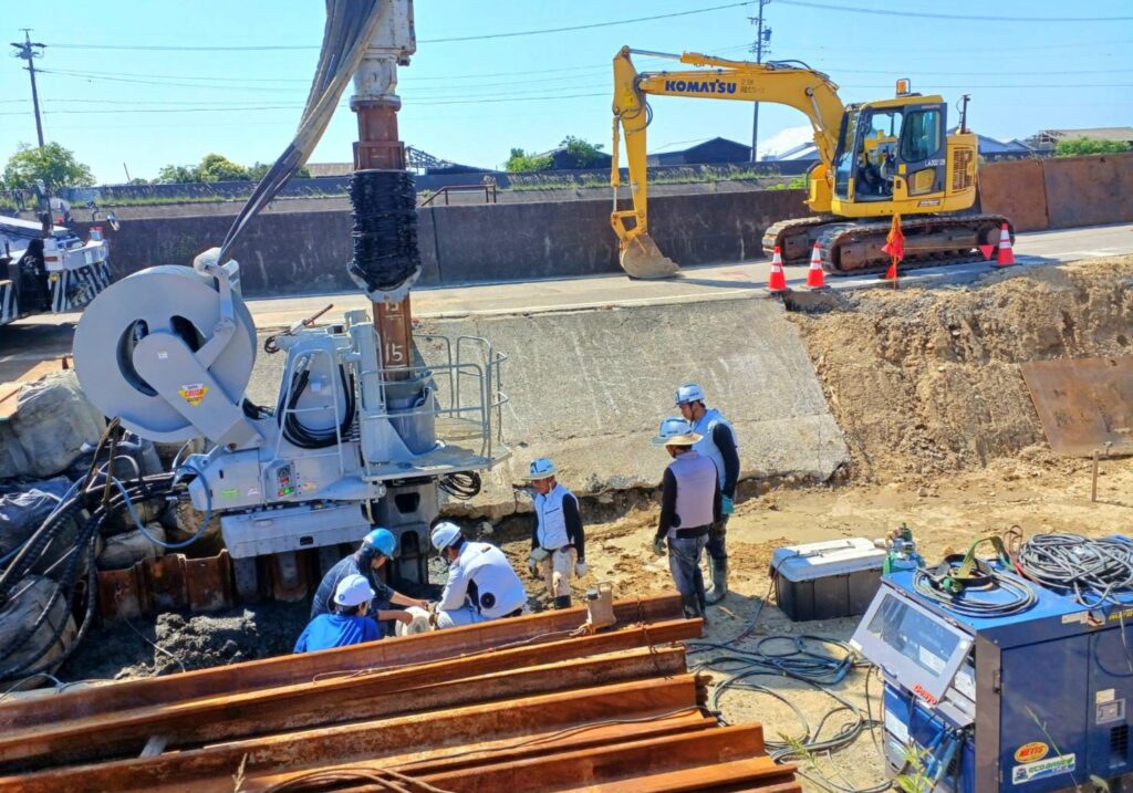 三重県 鈴鹿市 建設会社 土木 土木工事 造成工事 道路工事 宅地造成 河川工事 堰堤工事 舗装工事 排水路工事 擁壁工事 整地 重機