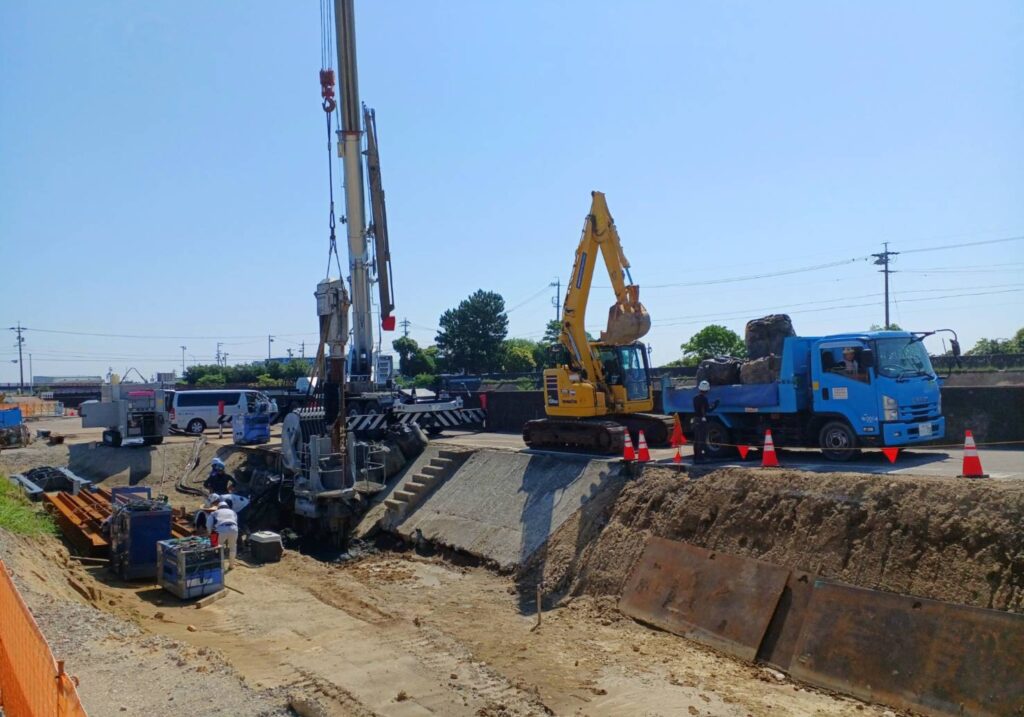 三重県 鈴鹿市 建設会社 土木 土木工事 造成工事 道路工事 宅地造成 河川工事 堰堤工事 舗装工事 排水路工事 擁壁工事 整地 重機