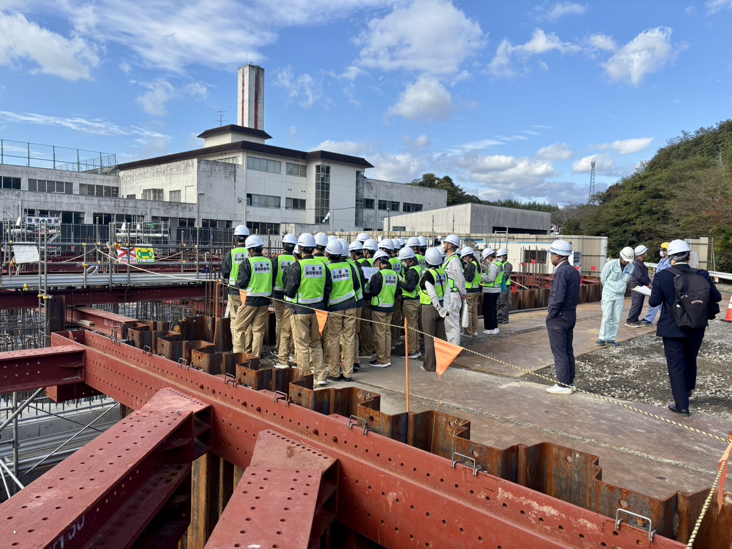 三重県 鈴鹿市クリーンセンター 高校生建設現場見学会 建設会社 土木 土木工事 造成工事 道路工事 宅地造成 河川工事 堰堤工事 舗装工事 排水路工事 擁壁工事 整地 重機