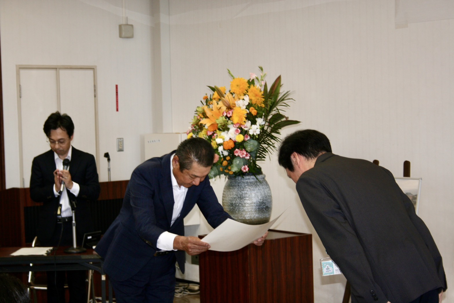 三重県県土整備部優良工事表彰 三重県 鈴鹿市 建設会社 土木 土木工事 造成工事 道路工事 宅地造成 河川工事 堰堤工事 舗装工事 排水路工事 擁壁工事 整地 重機